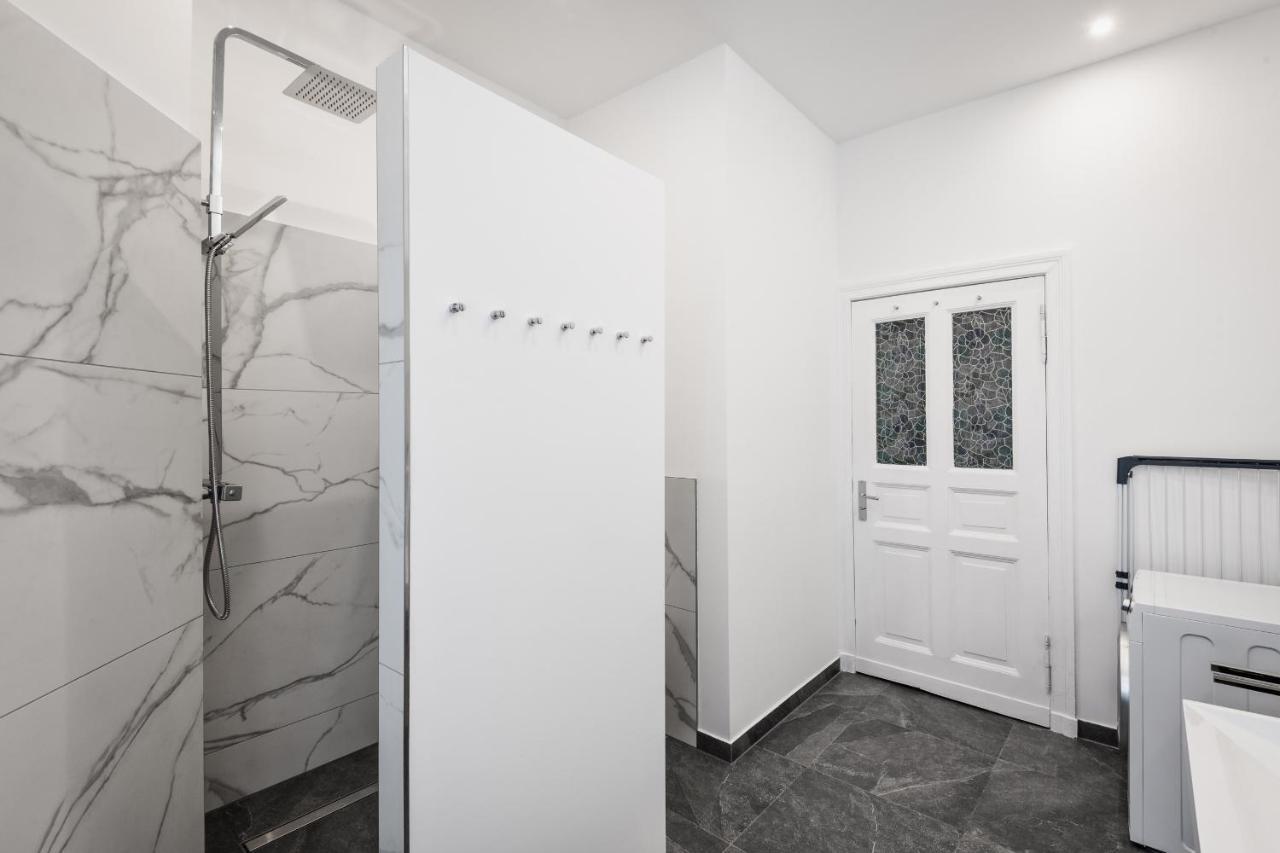 Appartement Riesiges Nahe Kudamm Sehr Schoner Altbau 123m2 Gross 12 Gaste Berlijn