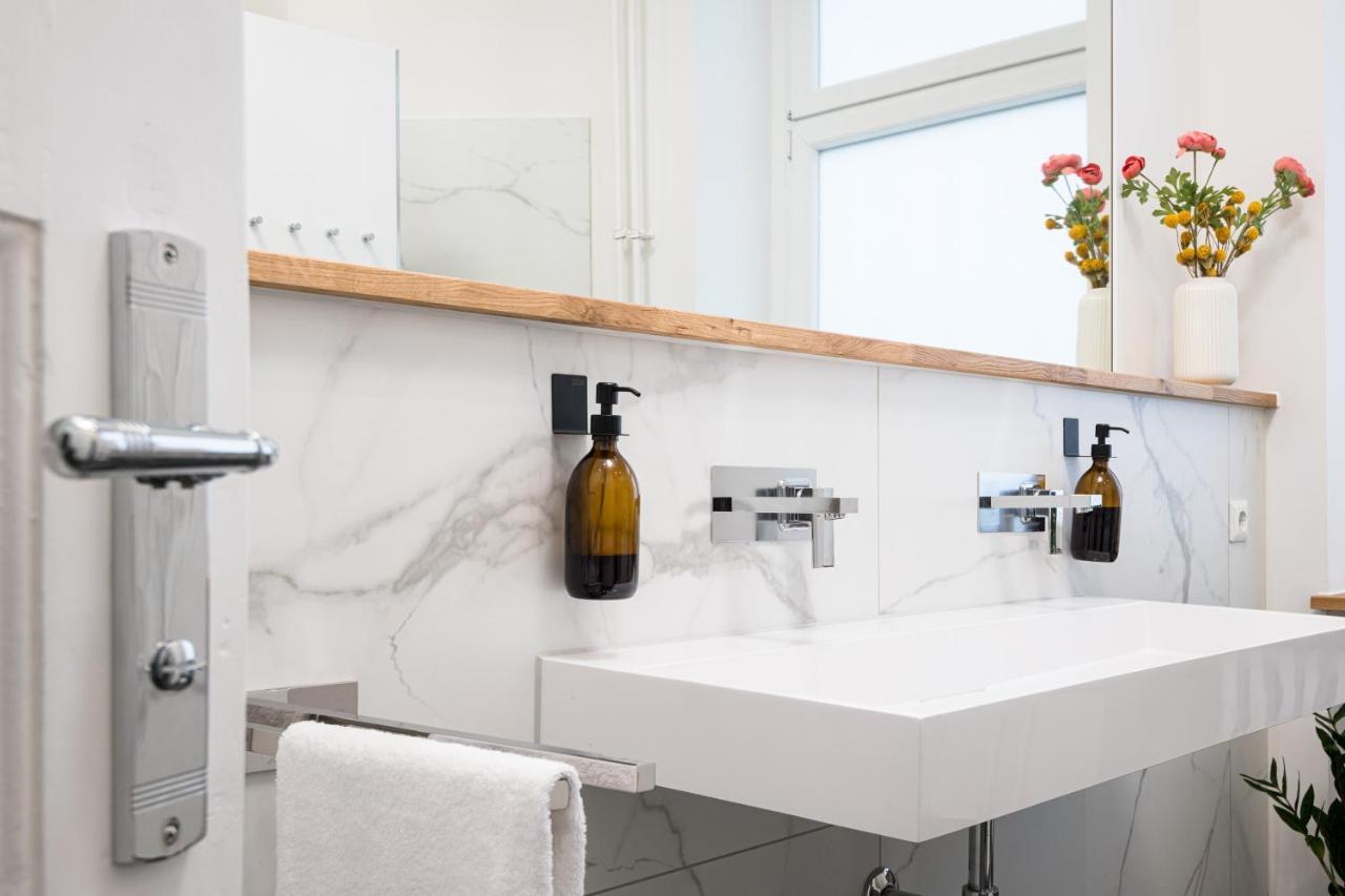 Riesiges Nahe Kudamm Sehr Schoner Altbau 123m2 Gross 12 Gaste Appartement