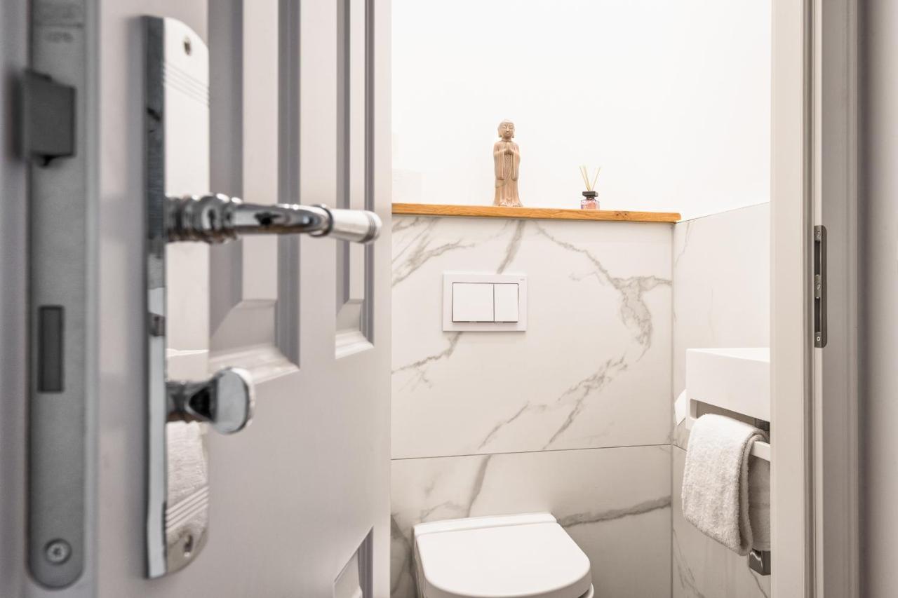 Riesiges Nahe Kudamm Sehr Schoner Altbau 123m2 Gross 12 Gaste Berlijn