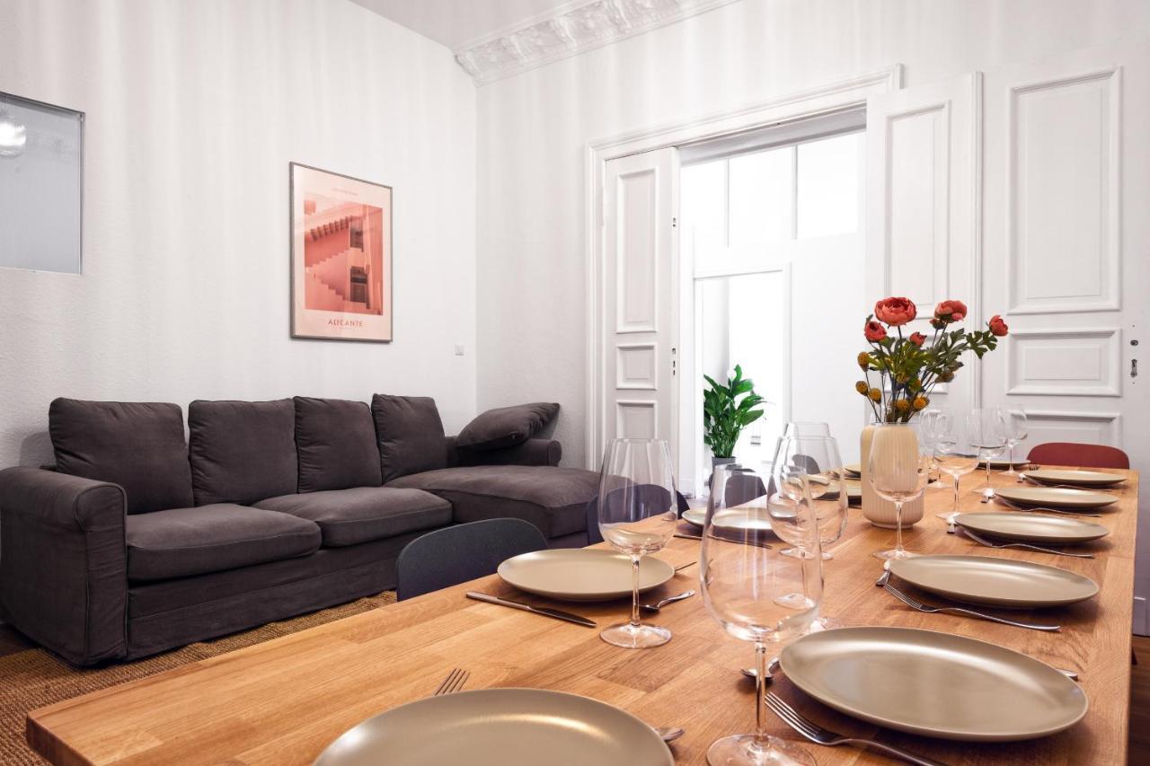 Riesiges Nahe Kudamm Sehr Schoner Altbau 123m2 Gross 12 Gaste Appartement